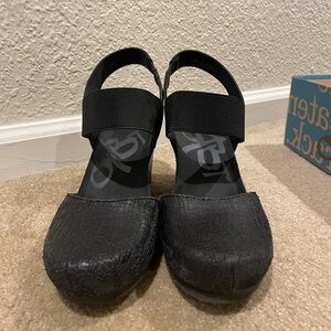 OTBT Black Textured Wedge Pump